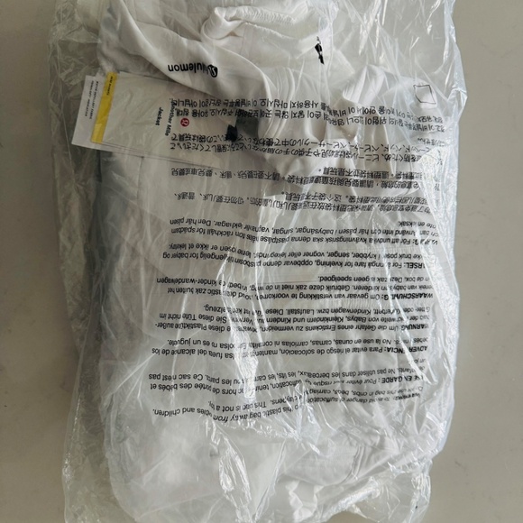 Lululemon Another Mile Jacket 10 (New) - Picture 8 of 8